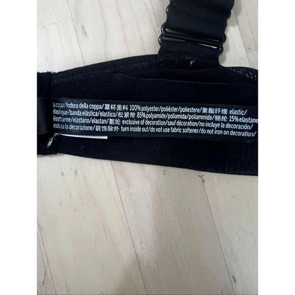 Victoria's Secret Pink Sport Bra M Ultimate Lightly Lined Black Back Closure - Picture 11 of 14